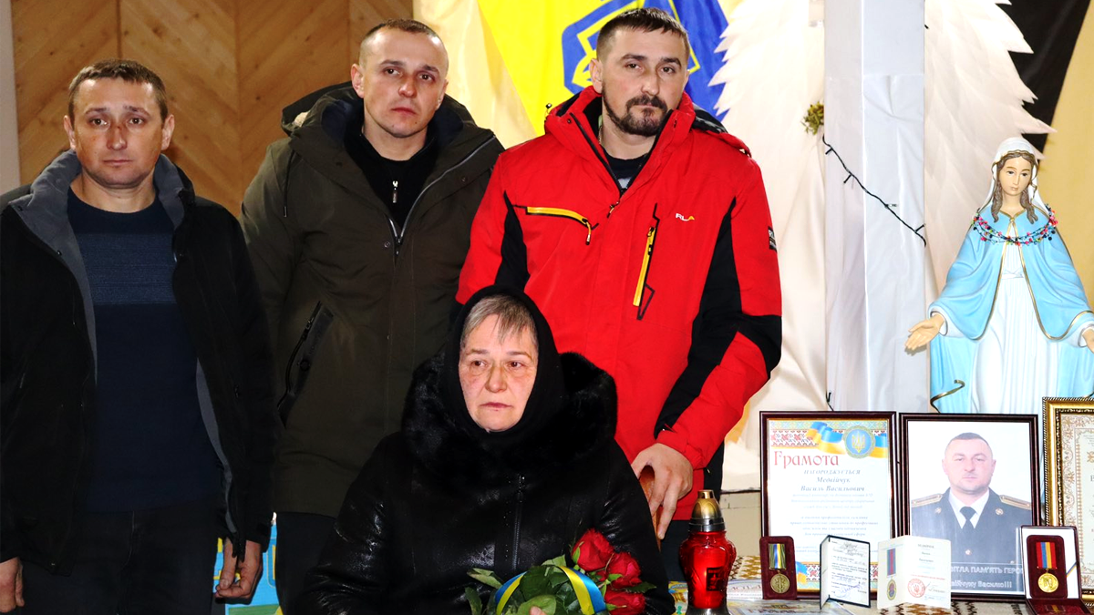 На Верховинщині відкрили меморіальну дошку полеглому Василю Медвійчуку 1