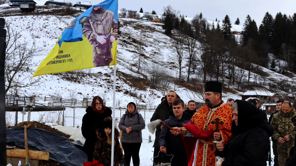 На Верховинщині відкрили меморіальну дошку полеглому Василю Медвійчуку 5