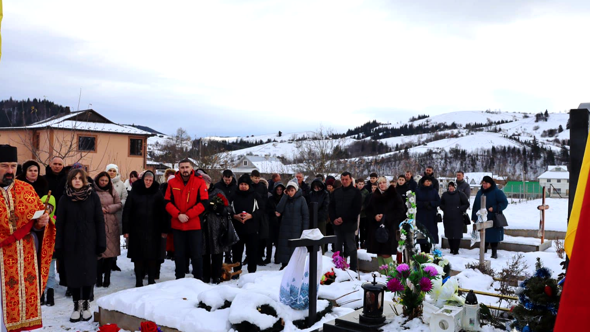На Верховинщині відкрили меморіальну дошку полеглому Василю Медвійчуку 6