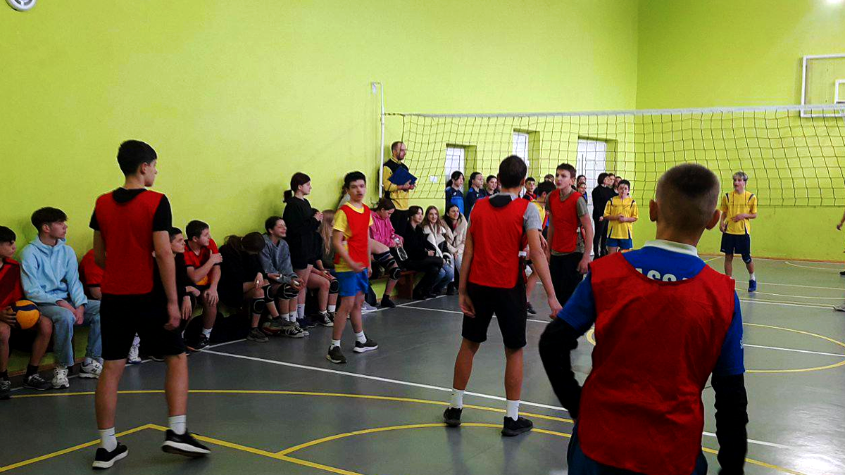 Команди коломийських освітніх філій взяли участь в змаганнях з волейболу 2