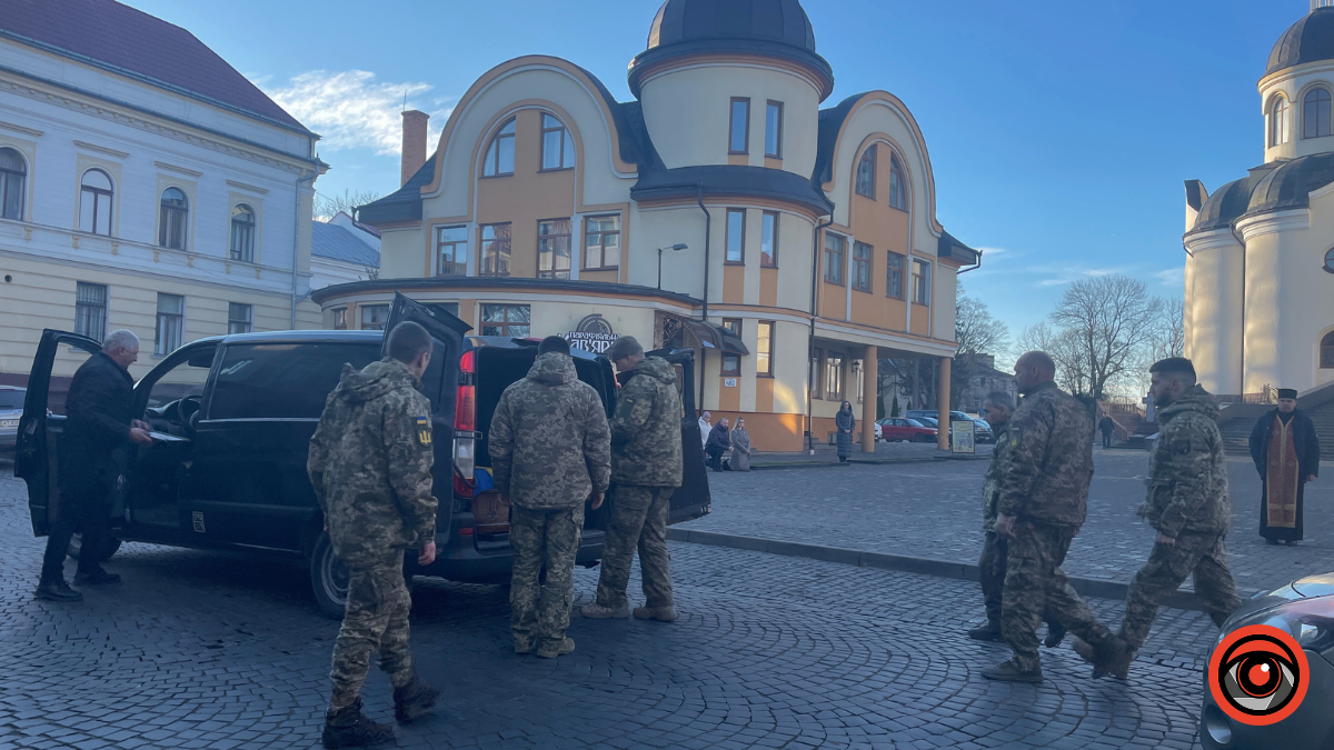 Коломийська громада зустріла скорботний кортеж Героя Романа Григорчука 2