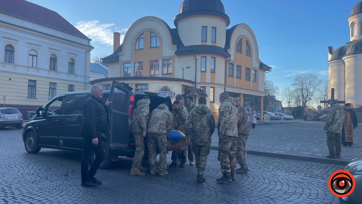 Коломийська громада зустріла скорботний кортеж Героя Романа Григорчука 3