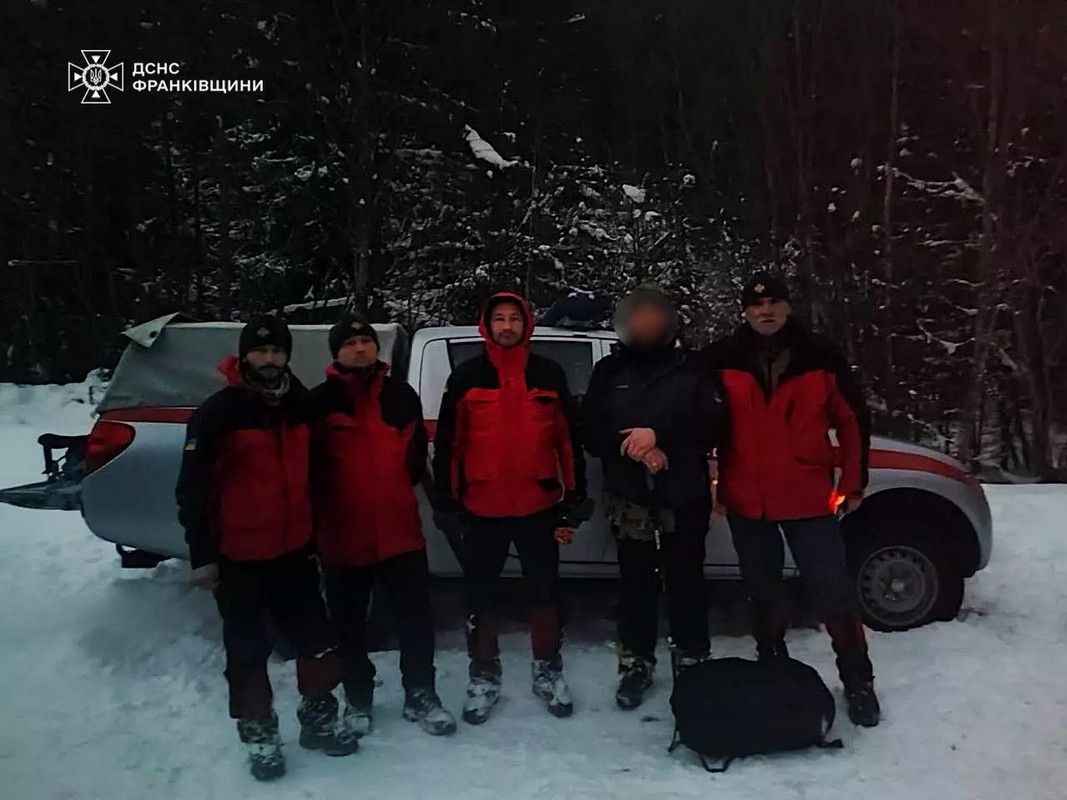 Обморожені кінці та травмована нога: на Прикарпатті рятували двох туристів 1