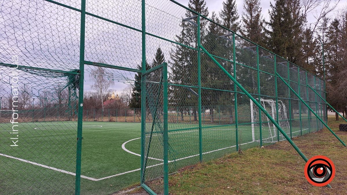 За 100 тис грн мають відремонтувати футбольне поле у селі Коломийської громади 4