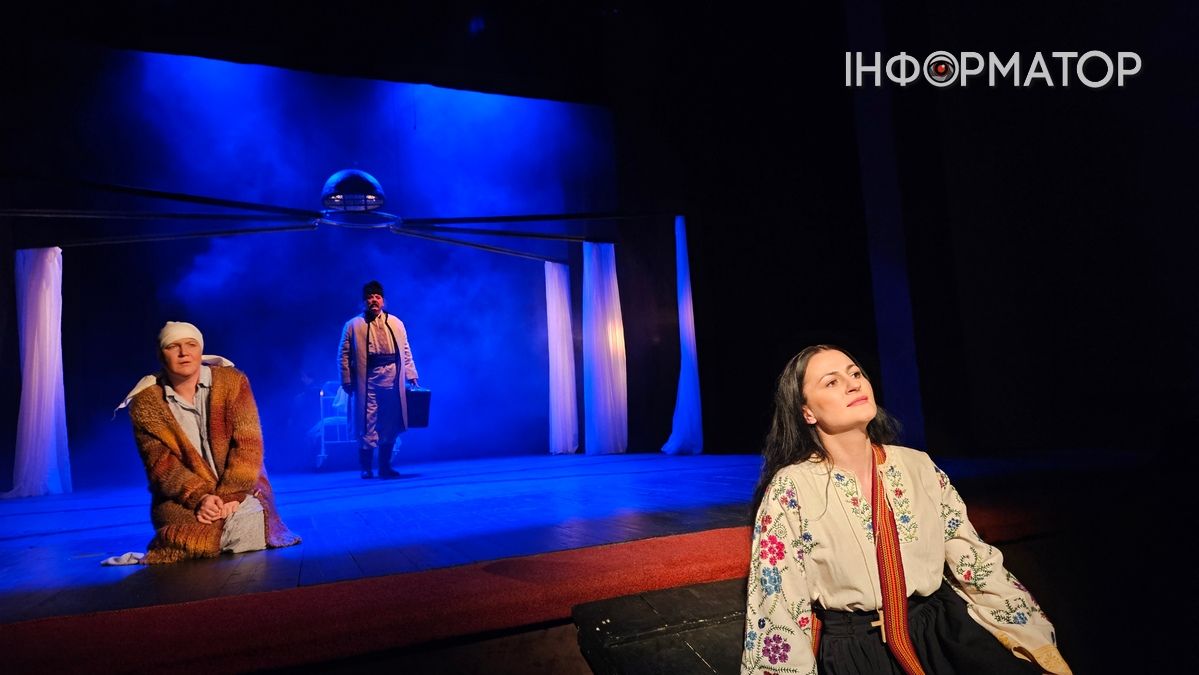 Загубила дитину і 60 років провела у психлікарні | Чим вразить вистава "Табула раса" Коломийського театру 5