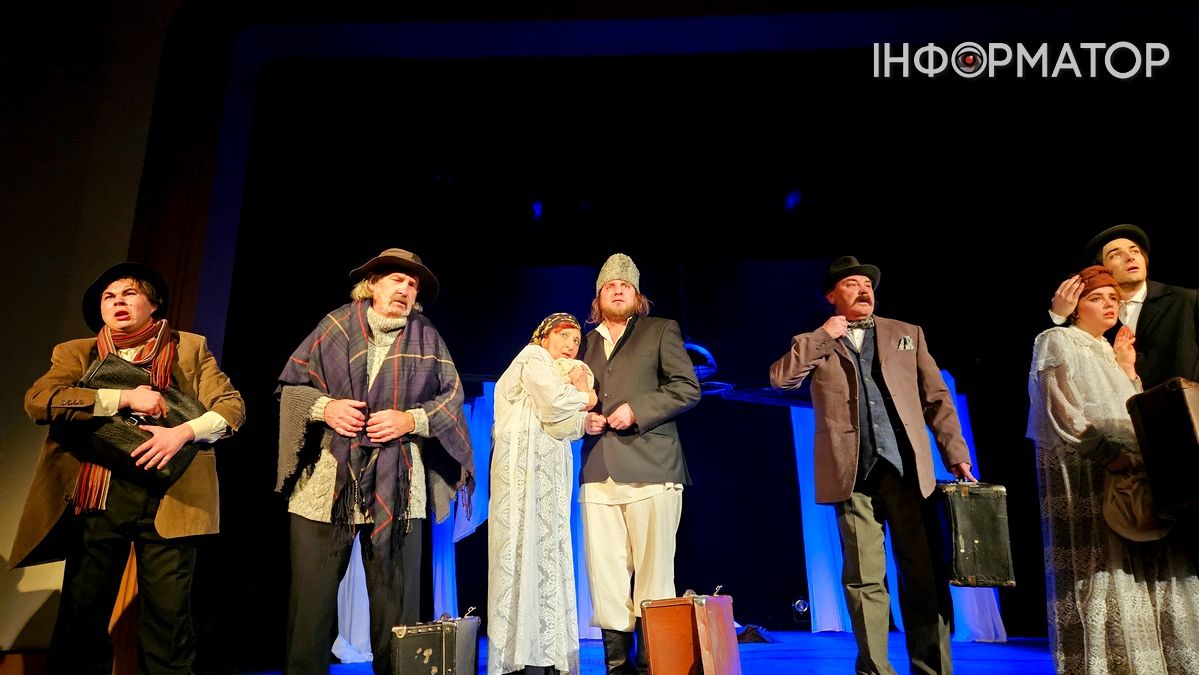 Загубила дитину і 60 років провела у психлікарні | Чим вразить вистава "Табула раса" Коломийського театру 9