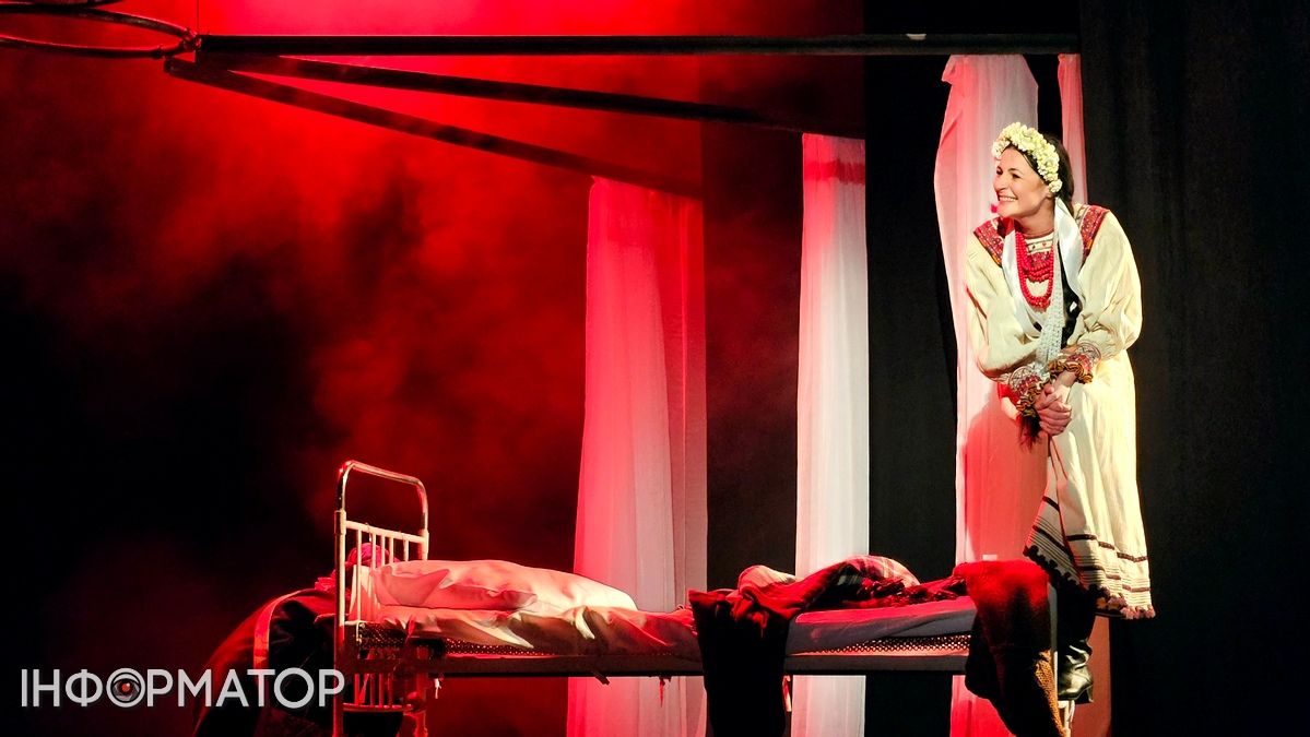 Загубила дитину і 60 років провела у психлікарні | Чим вразить вистава "Табула раса" Коломийського театру 10