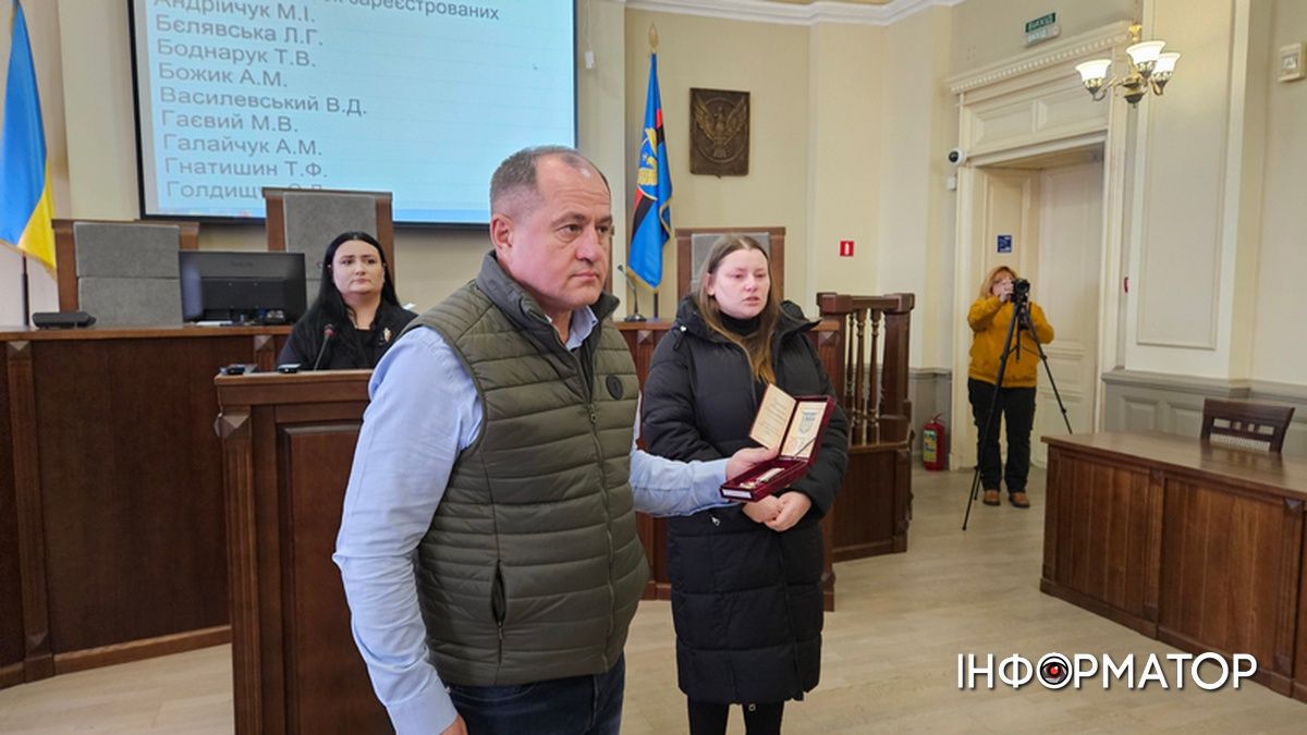 Дружина загиблого Героя відмовилась від нагороди з рук мера Станіславського