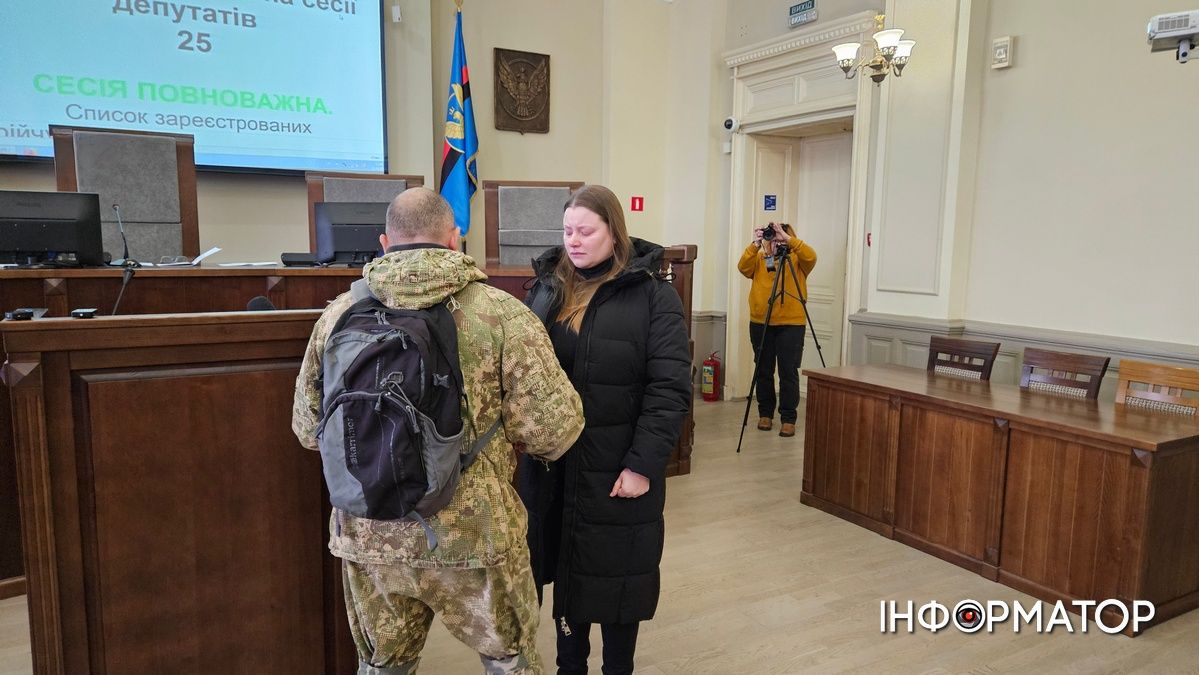 Дружина загиблого Героя відмовилась від нагороди з рук мера Станіславського 4