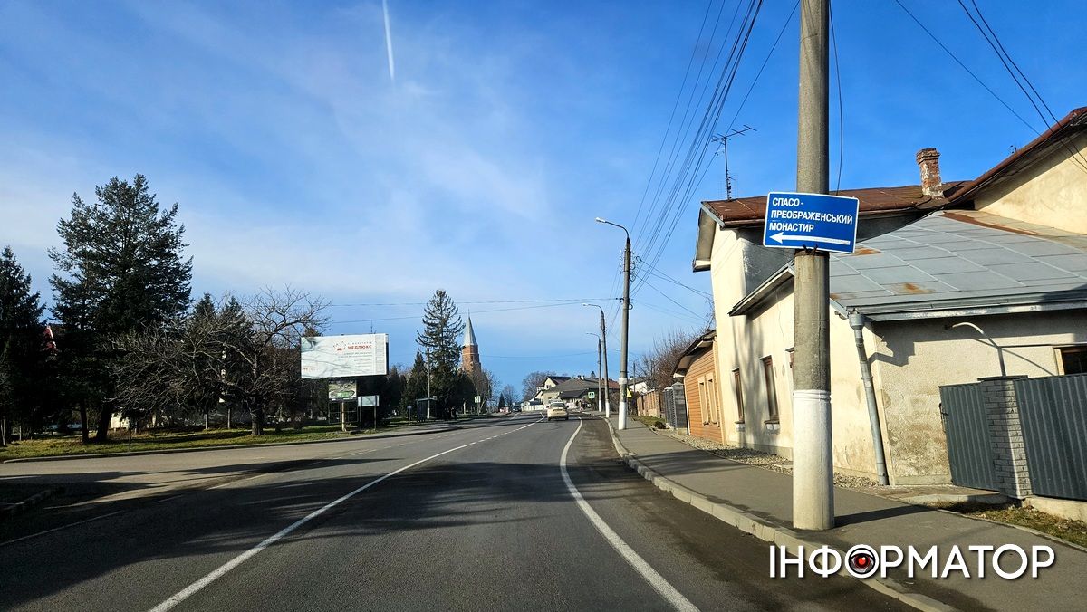 В центрі Отинії влада продає землю з молотка
