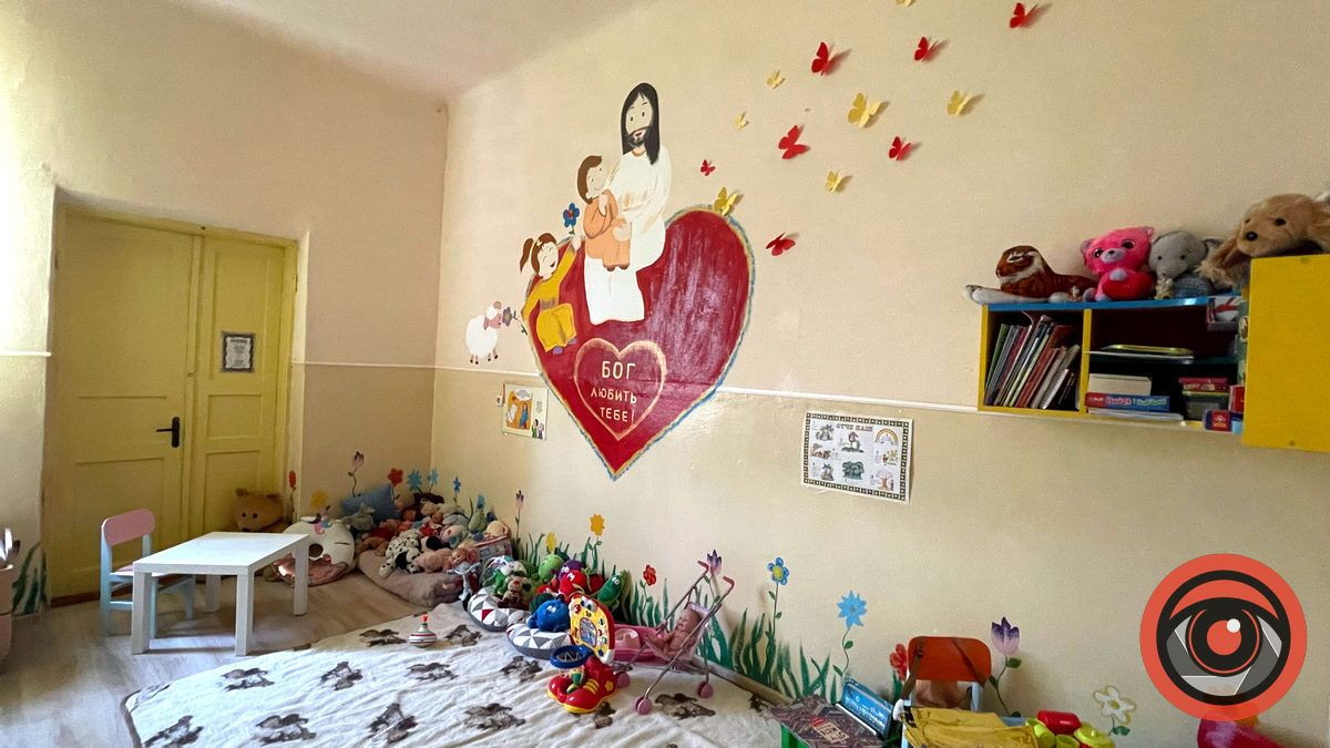 Резиденція отців єзуїтів, пологовий будинок та шкірвендиспансер: історія цегляної будівлі по вулиці Франка 3