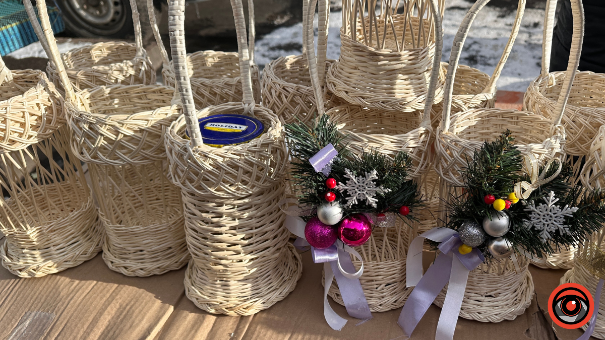 Скільки коштують прикраси та баночки для освячення води в Коломиї? 2