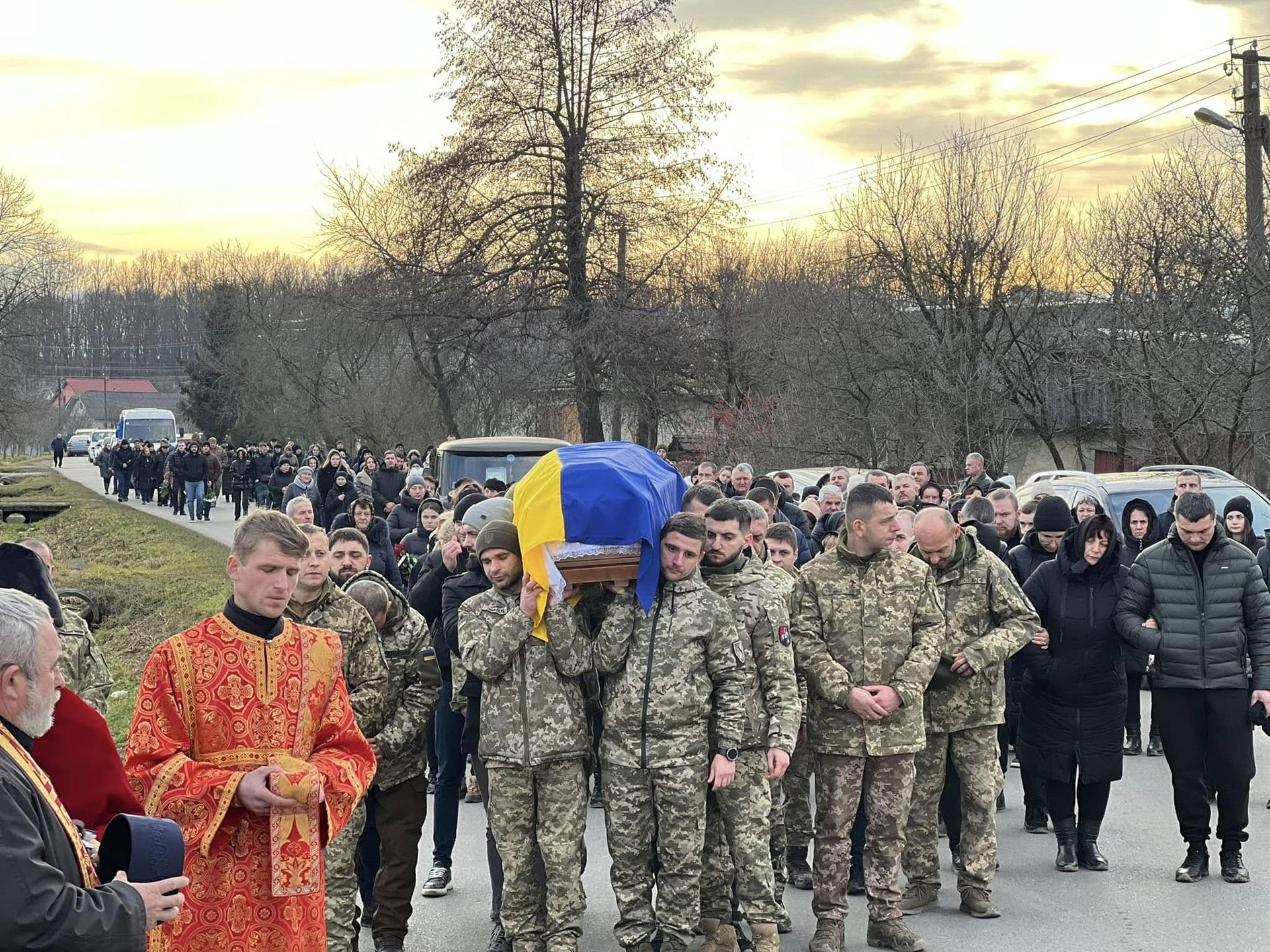 Отинійська громада попрощалась з полеглим Героєм Володимиром Крицьким 2
