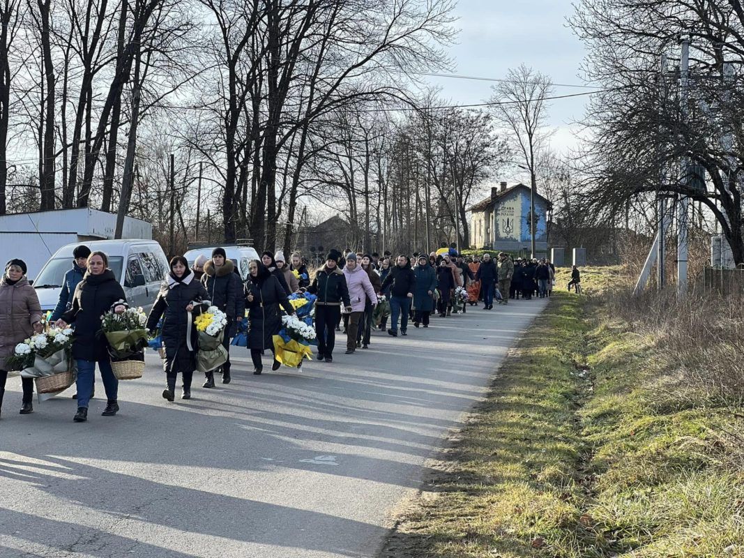 Отинійська громада попрощалась з полеглим Героєм Володимиром Крицьким 4