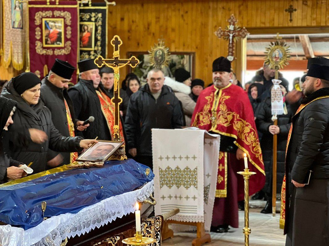 На Отинійщині віддали останню шану Герою Мирославу Гуцулу 5