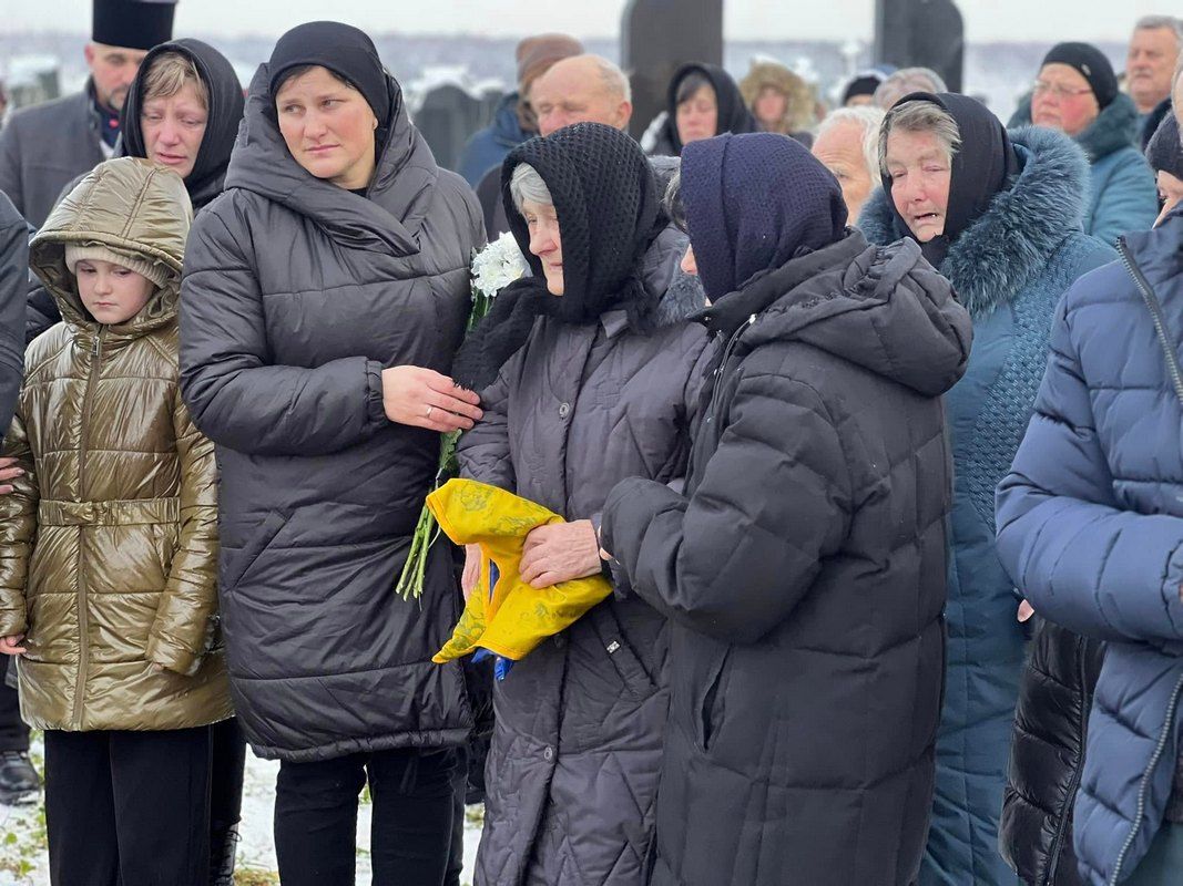 На Отинійщині віддали останню шану Герою Мирославу Гуцулу 10