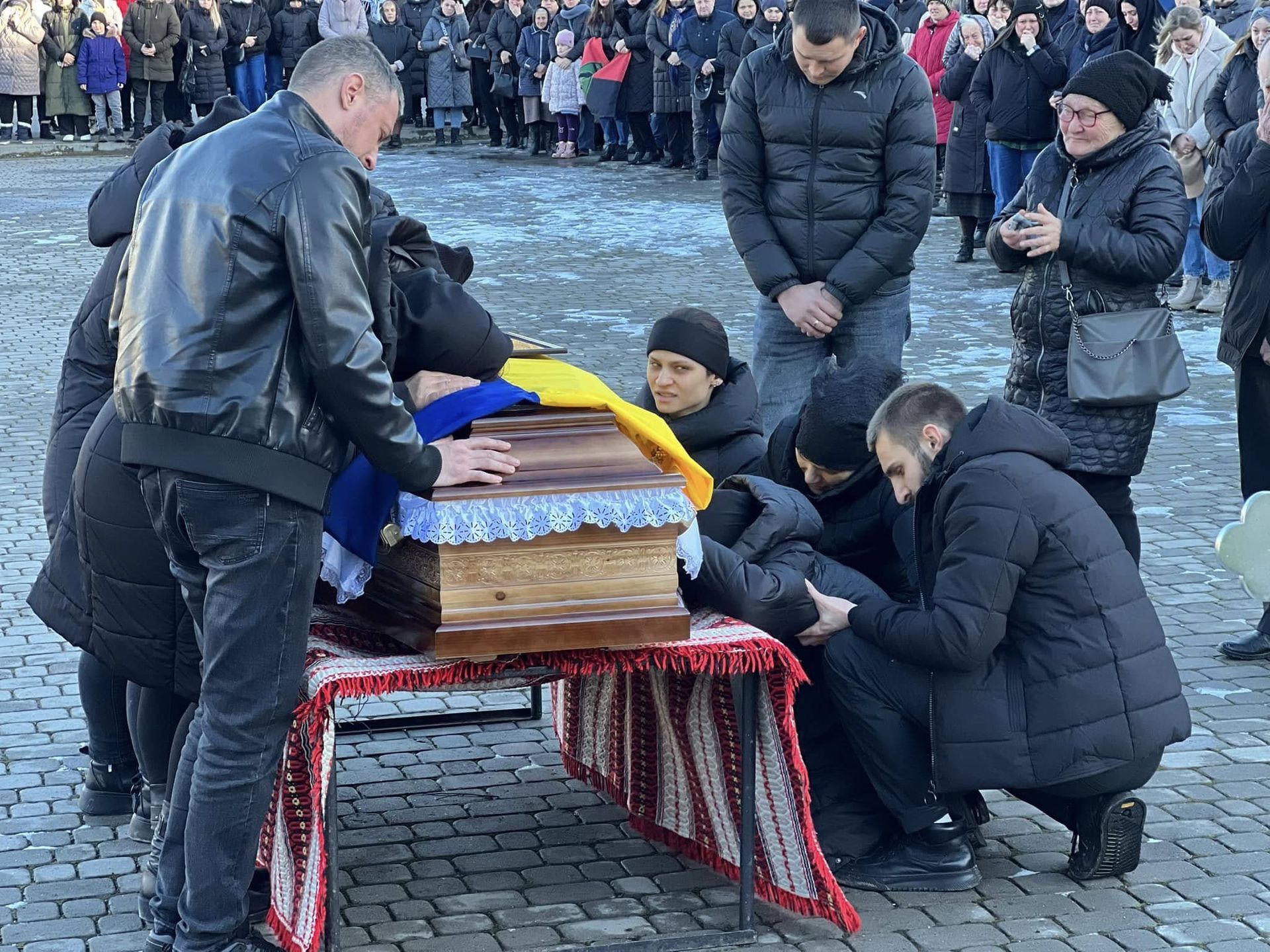 В Отинійській громаді зустріли тіло загиблого Героя Володимира Крицького 9