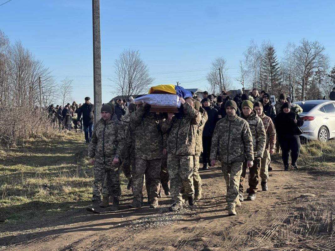 Отинійська громада попрощалась з полеглим Героєм Володимиром Крицьким 5
