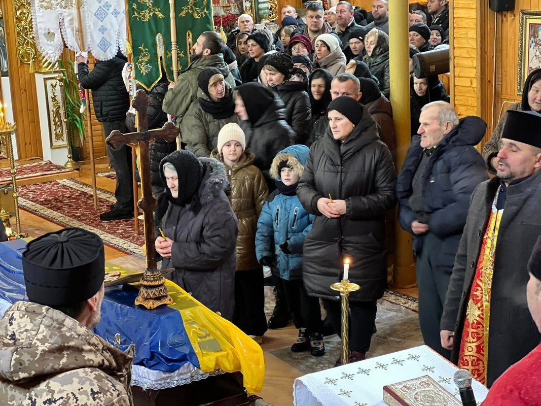 На Отинійщині віддали останню шану Герою Мирославу Гуцулу 4