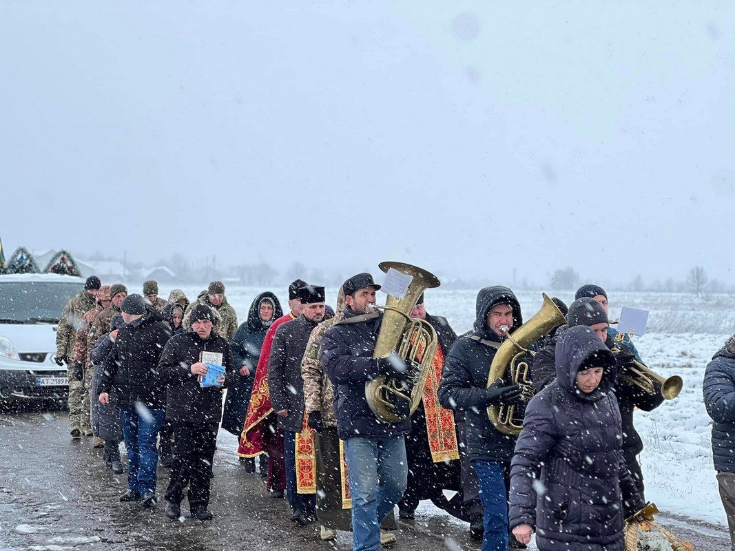 На Отинійщині віддали останню шану Герою Мирославу Гуцулу 6