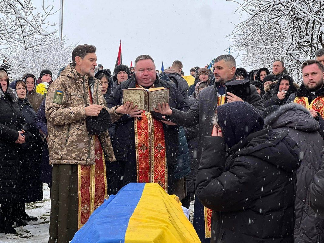 На Отинійщині віддали останню шану Герою Мирославу Гуцулу 3