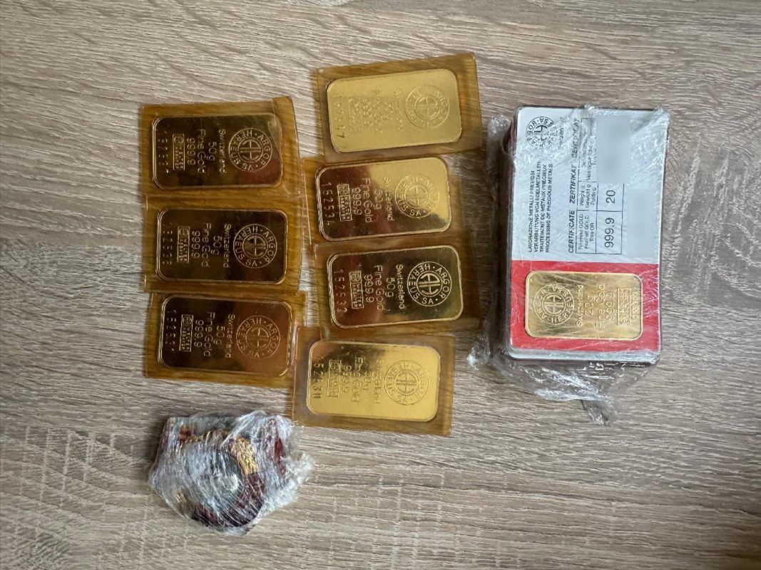 Золота контрабанда: на кордоні митники виявили 60 незадекларованих злитків золота 1