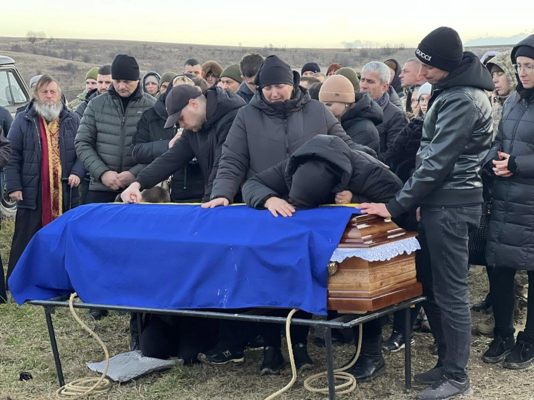 Отинійська громада попрощалась з полеглим Героєм Володимиром Крицьким 6