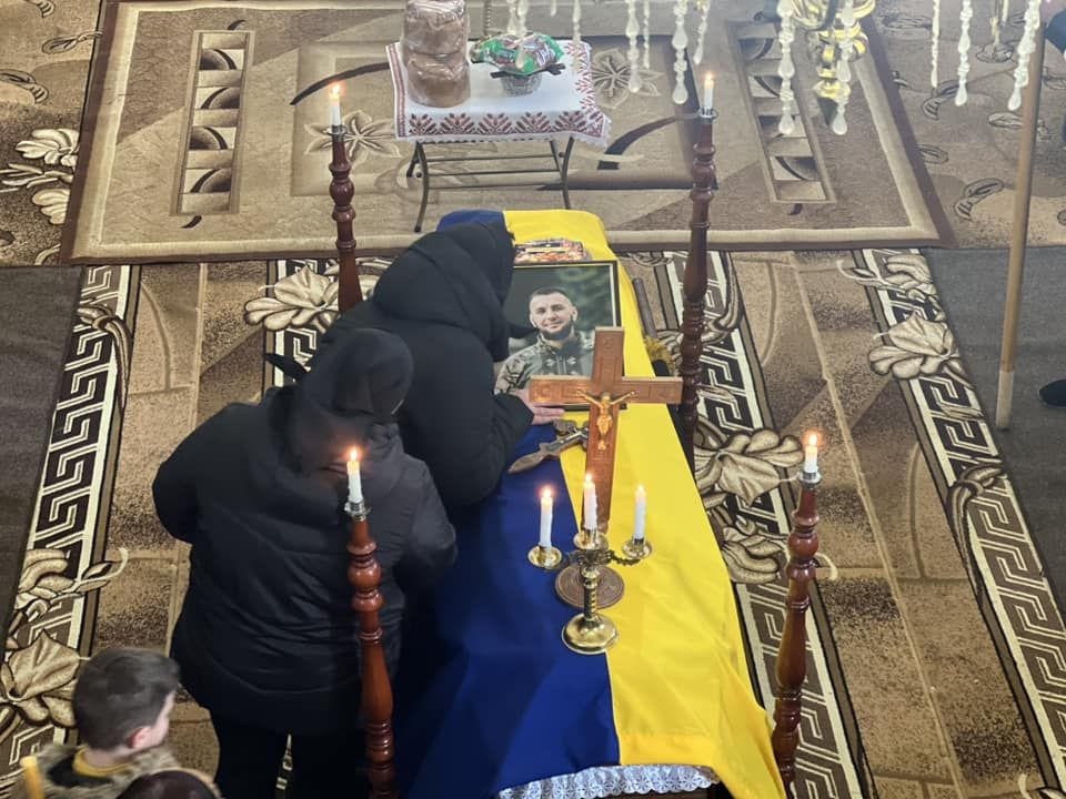 Отинійська громада попрощалась з полеглим Героєм Володимиром Крицьким 1