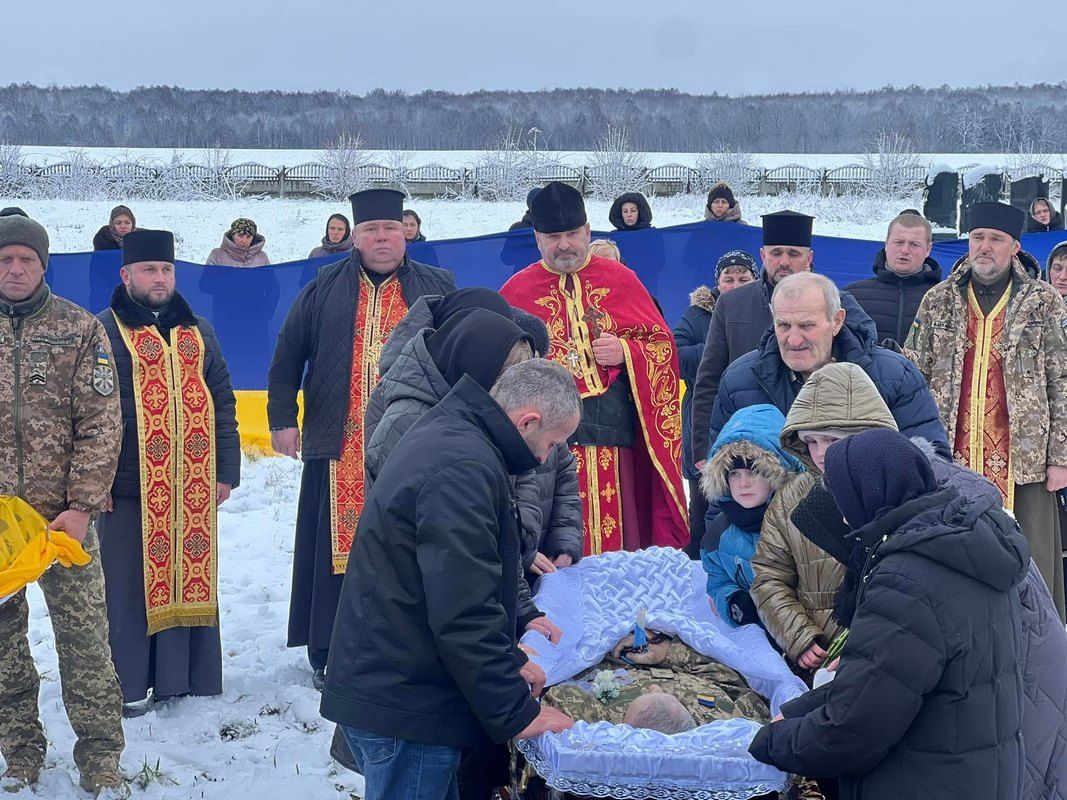 На Отинійщині віддали останню шану Герою Мирославу Гуцулу 8