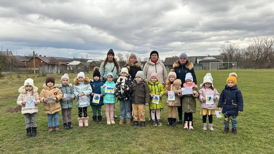 Дошкільнята з Печеніжинської громади наколядували на дрон 1