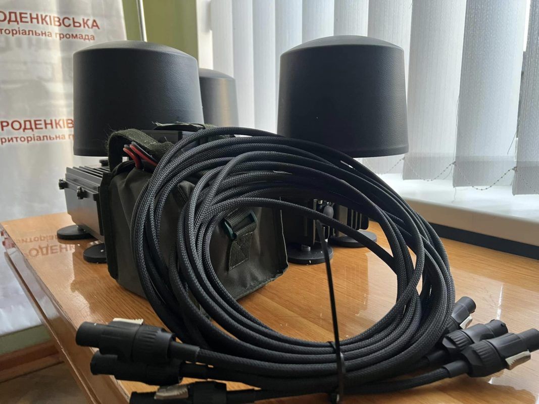 Городенківська громада передала захисникам комплект РЕБ та АКБ 1