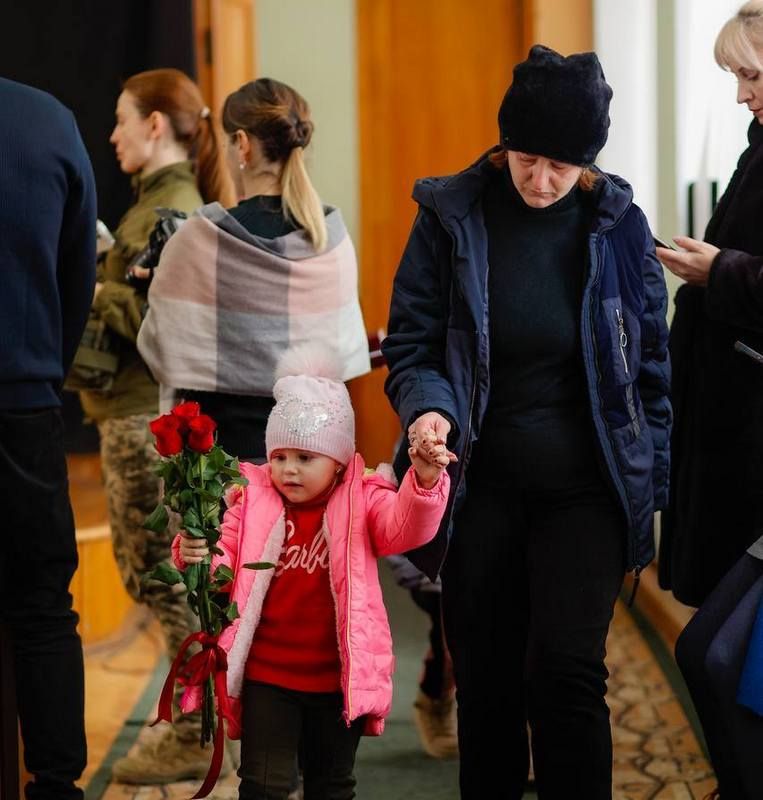 Рідним полеглих захисників з Надвірнянщини вручили державні та обласні нагороди 4