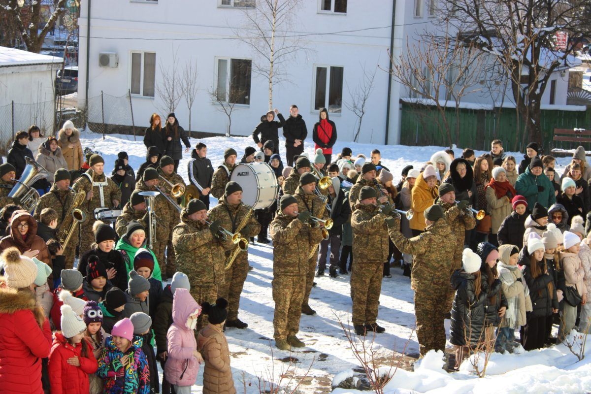 На Верховинщині відкрили пам'ятні дошки двом загиблим Героям Миколі Семчуку та Володимиру Семотюку 6