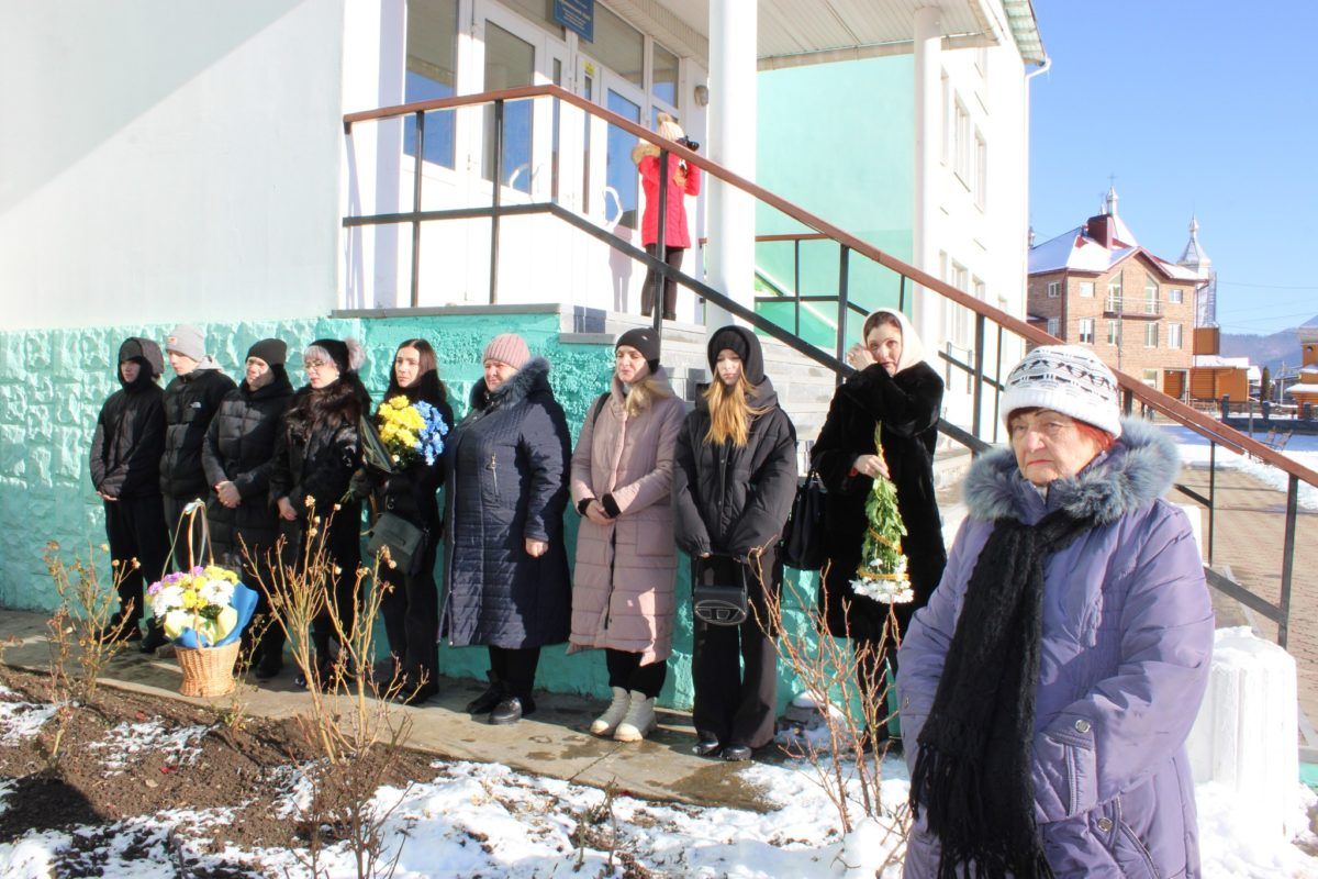 На Верховинщині відкрили пам'ятні дошки двом загиблим Героям Миколі Семчуку та Володимиру Семотюку 7
