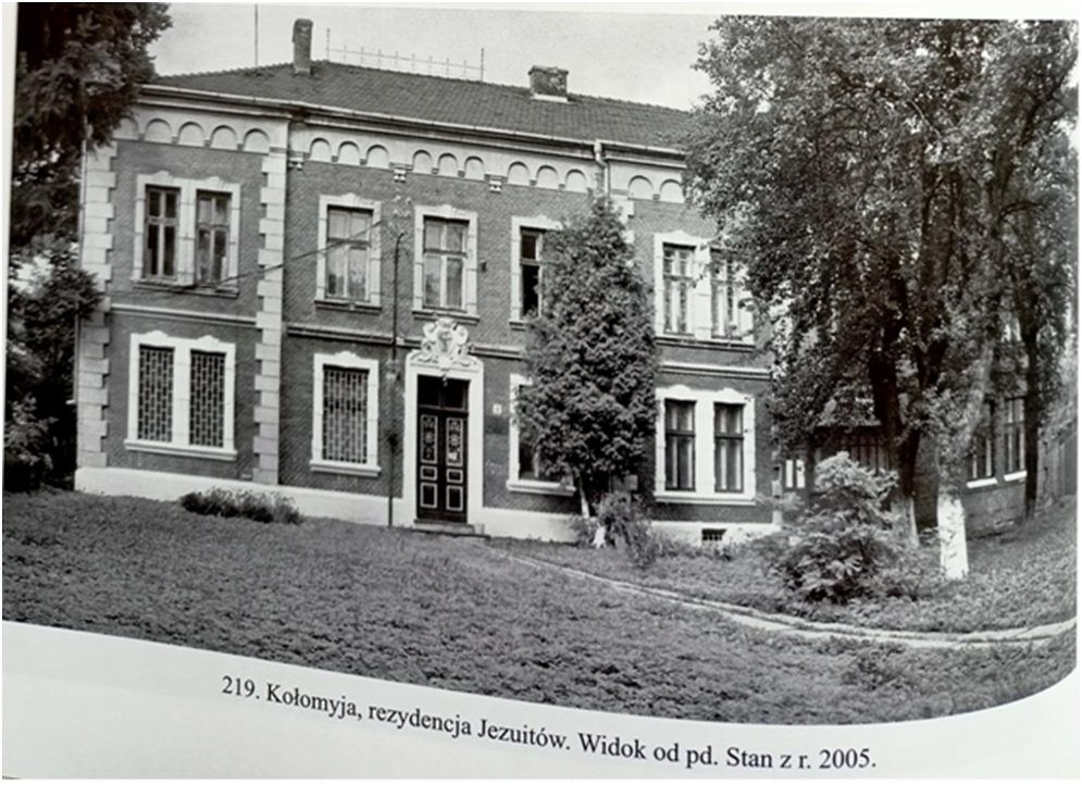 Резиденція отців єзуїтів, пологовий будинок та шкірвендиспансер: історія цегляної будівлі по вулиці Франка 2