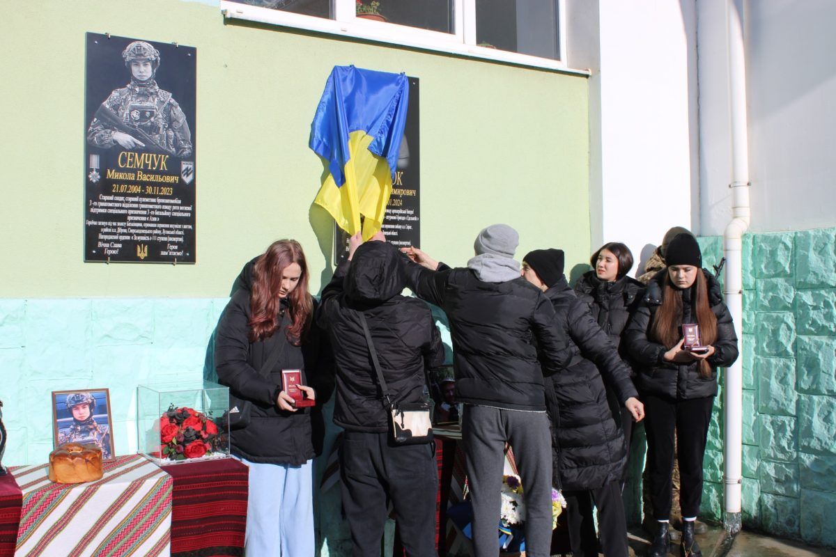 На Верховинщині відкрили пам'ятні дошки двом загиблим Героям Миколі Семчуку та Володимиру Семотюку 2