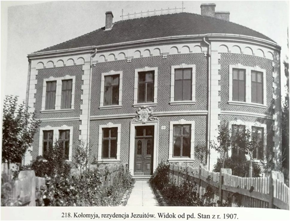 Резиденція отців єзуїтів, пологовий будинок та шкірвендиспансер: історія цегляної будівлі по вулиці Франка 1