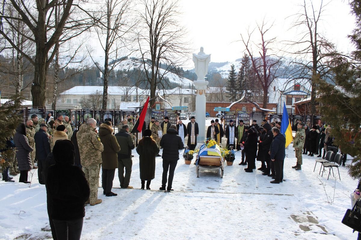 У Верховині віддали данину шани полеглому воїну Сергію Гаврищуку 6