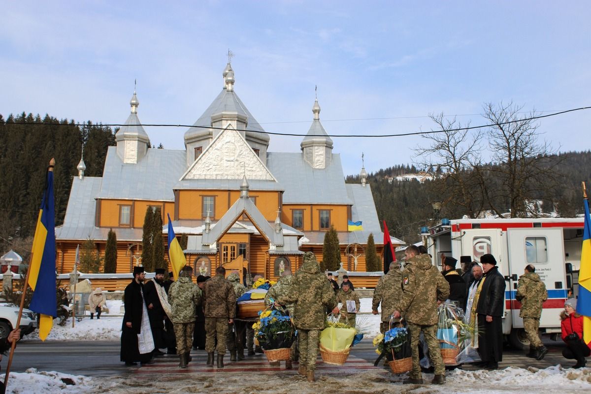 У Верховині віддали данину шани полеглому воїну Сергію Гаврищуку 9