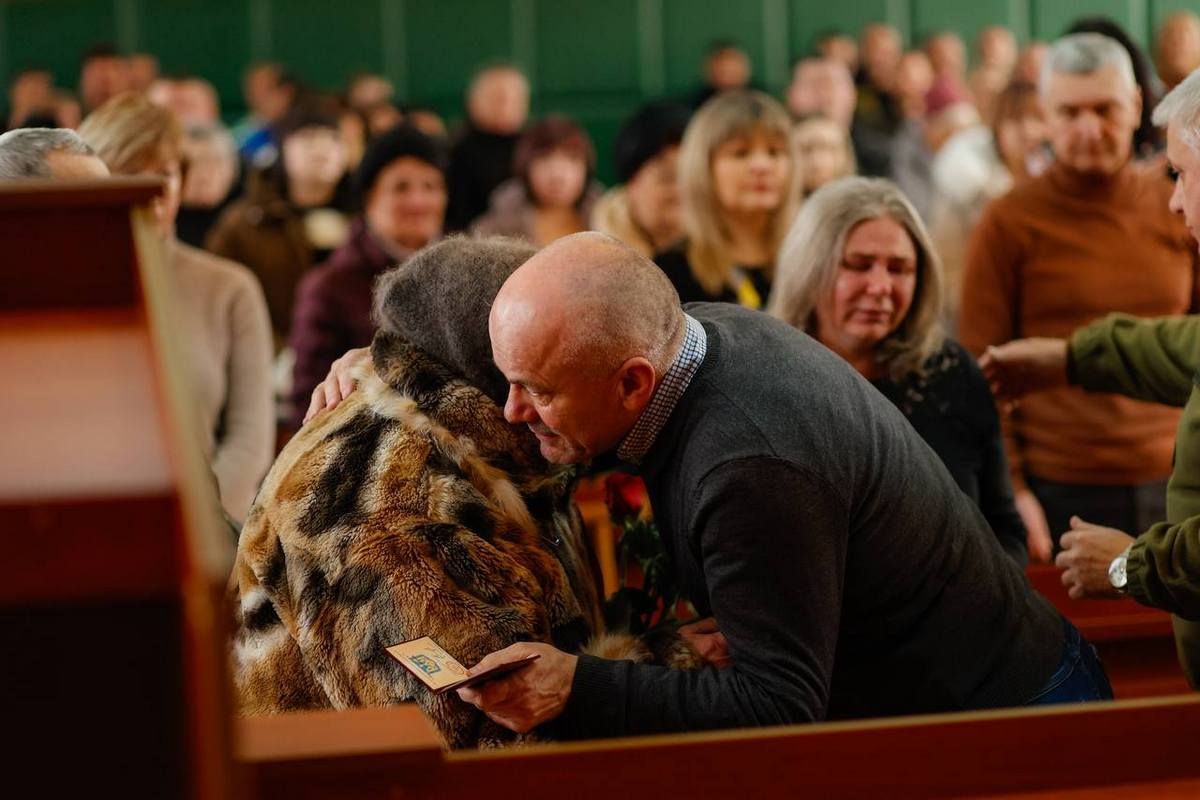 Рідним полеглих захисників з Надвірнянщини вручили державні та обласні нагороди 2