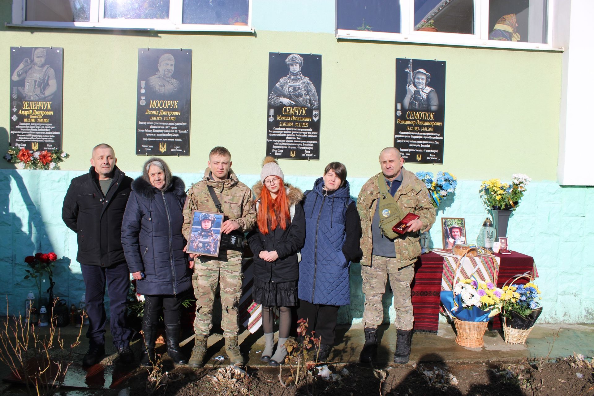 На Верховинщині відкрили пам'ятні дошки двом загиблим Героям Миколі Семчуку та Володимиру Семотюку 5