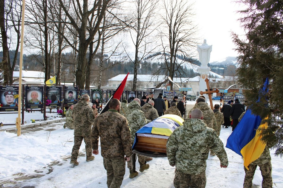 У Верховині віддали данину шани полеглому воїну Сергію Гаврищуку 3