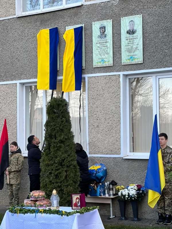 Пам'ять про чотирьох Героїв з Голоскова увічнили у меморіальних дошках 5