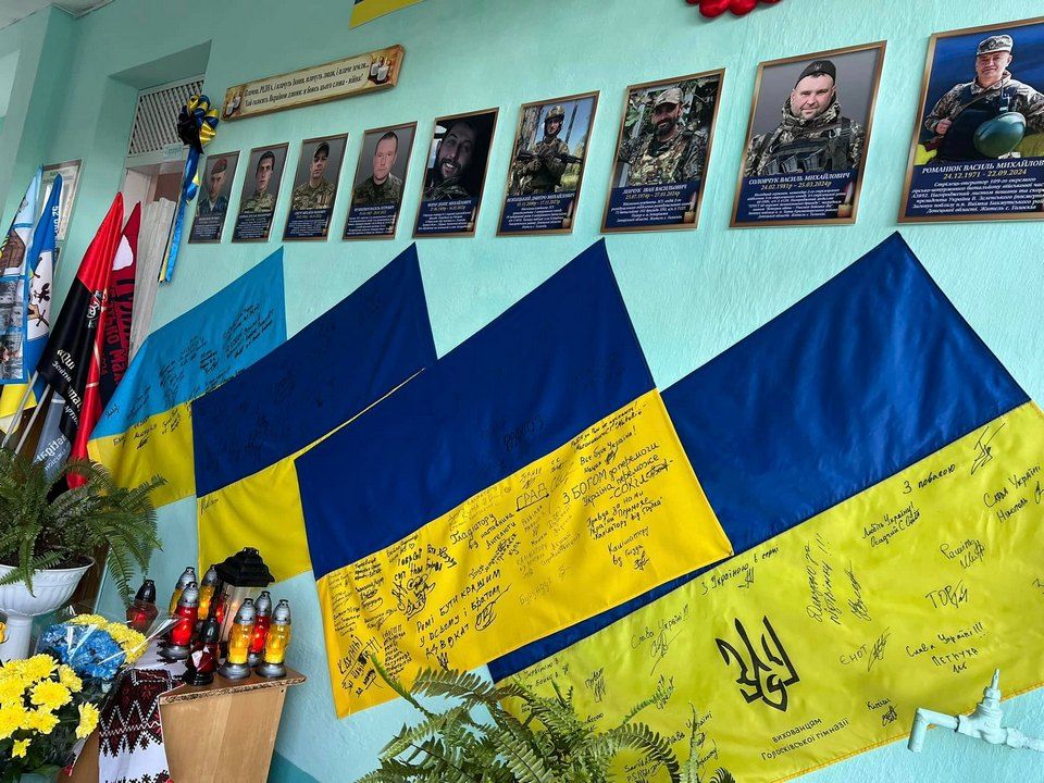 Пам'ять про чотирьох Героїв з Голоскова увічнили у меморіальних дошках 11