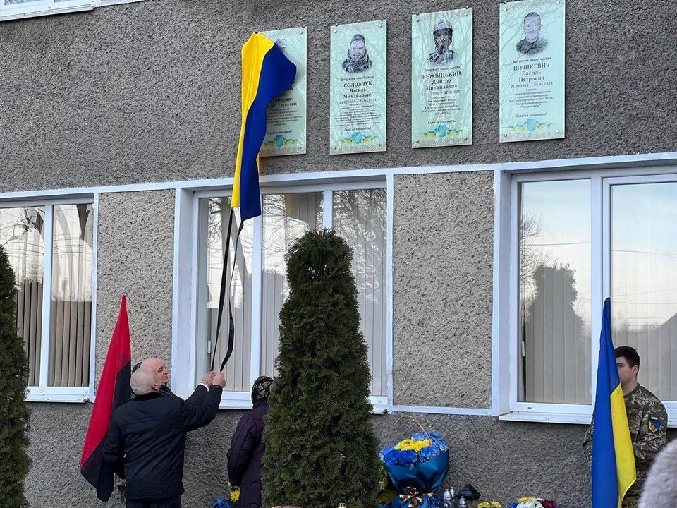 Пам'ять про чотирьох Героїв з Голоскова увічнили у меморіальних дошках 6