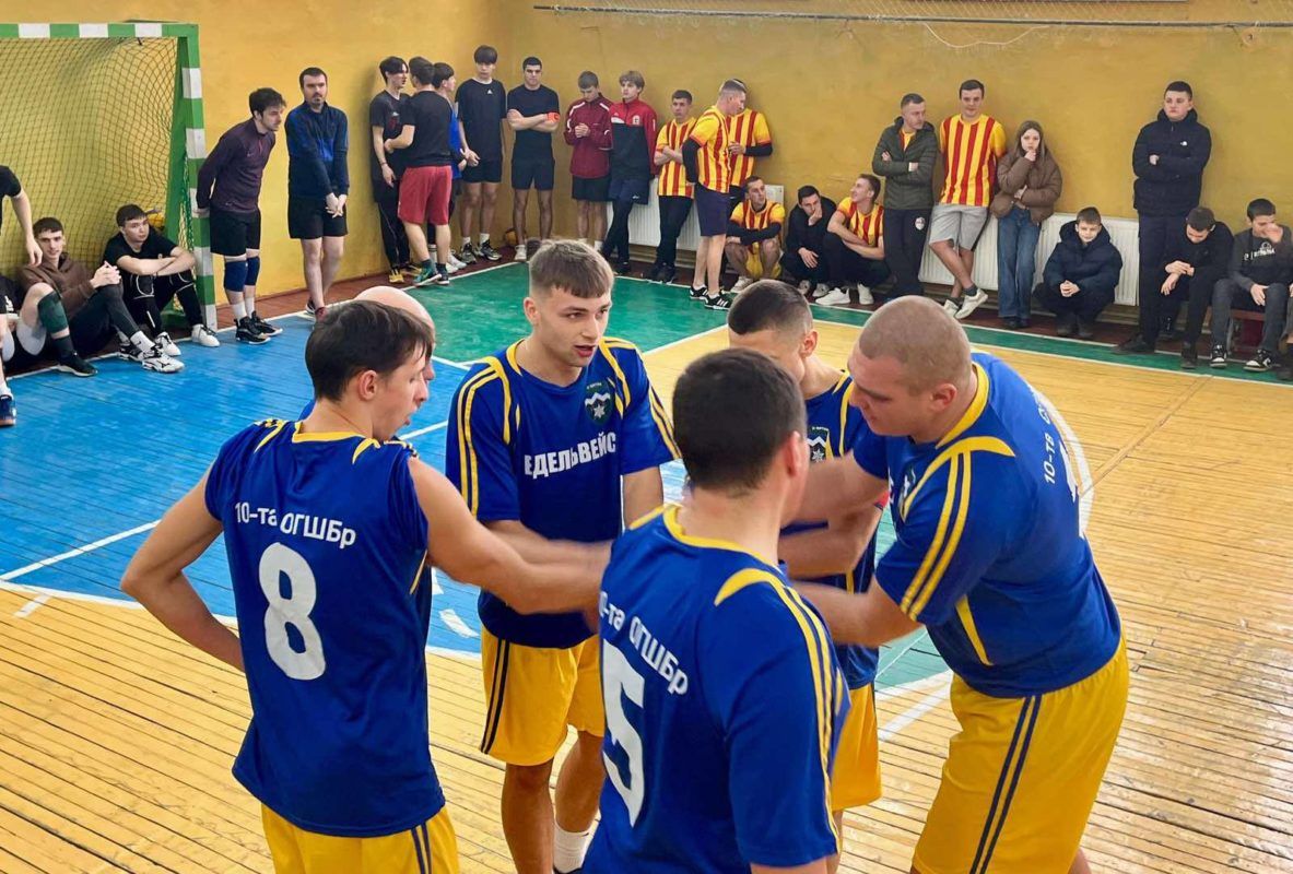 Коломийська команда з волейболу зайняла призове місце на обласних змаганнях до Дня Соборності України 4