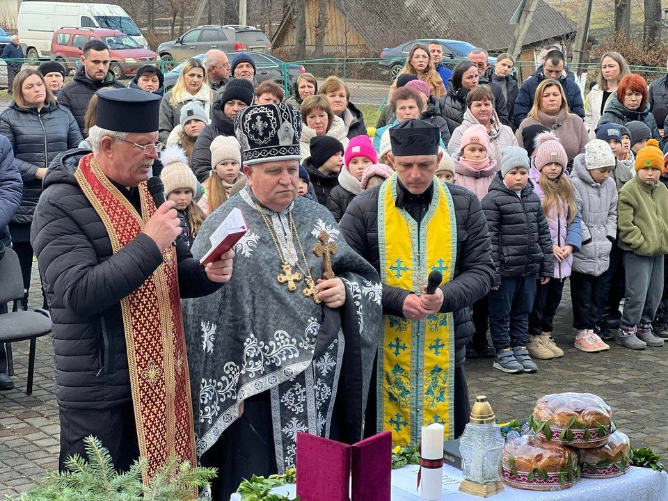 Пам'ять про чотирьох Героїв з Голоскова увічнили у меморіальних дошках 10