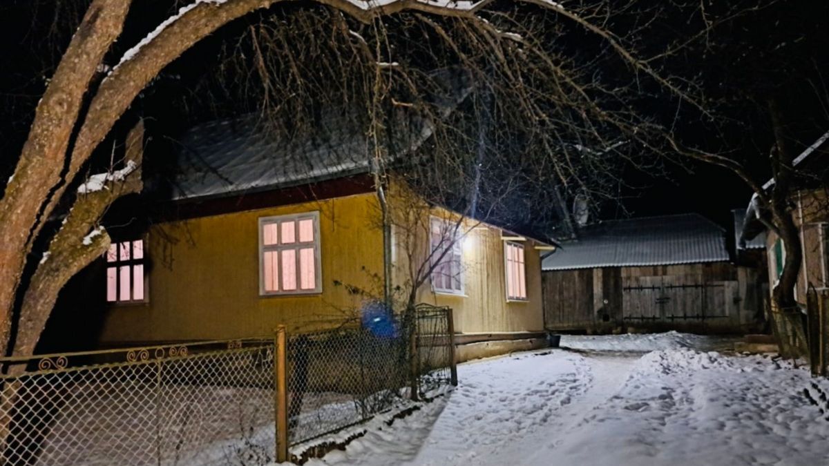 На Прикарпатті чоловік сокирою забив до смерті сусідку 3