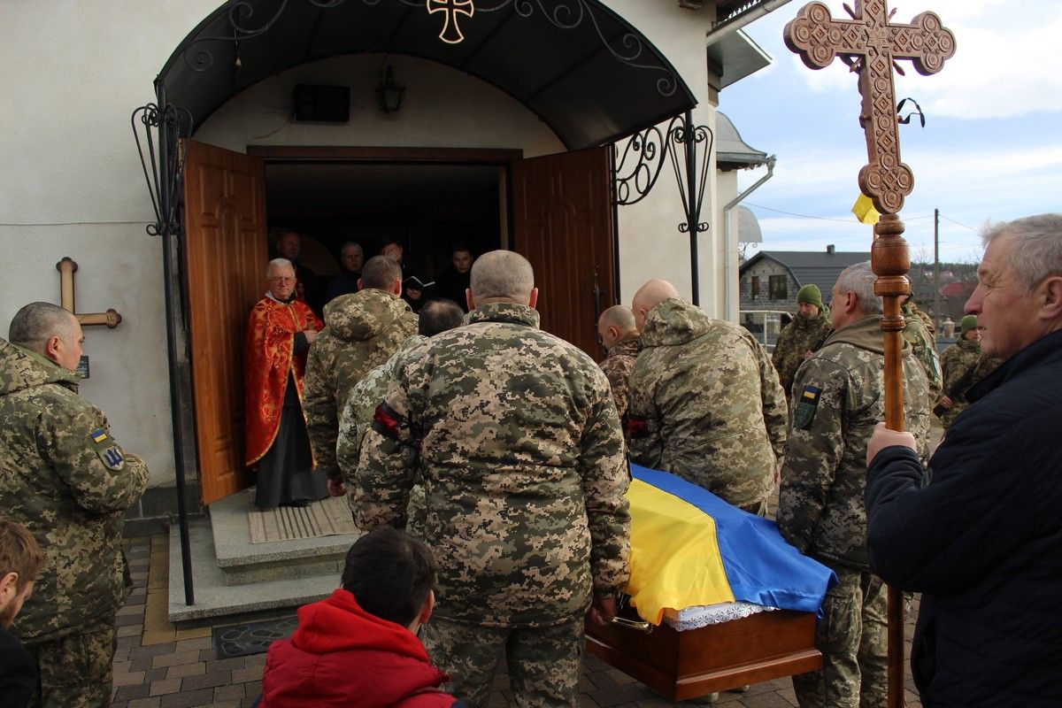 Назавжди 24: в Делятині попрощались з полеглим Героєм Артемом Самойленком 6