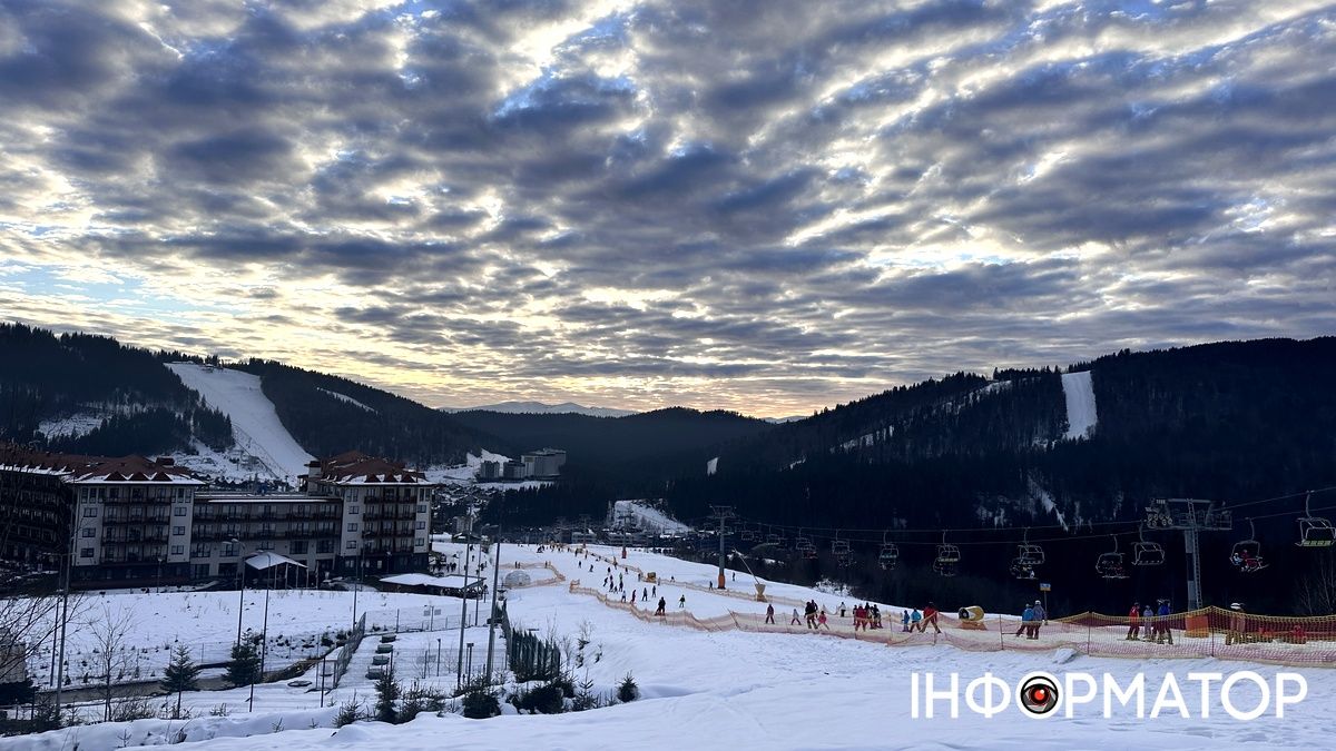 Казкові пейзажі та лижний драйв: фоторепортаж із святкового Буковелю